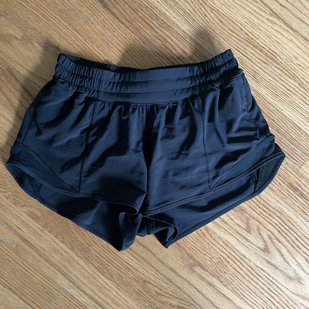 Lululemon Hotty Hot 2.5 Shorts Size 4